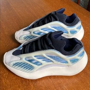 Yeezy 700 V3 ‘Kyanite’ Size 4.5